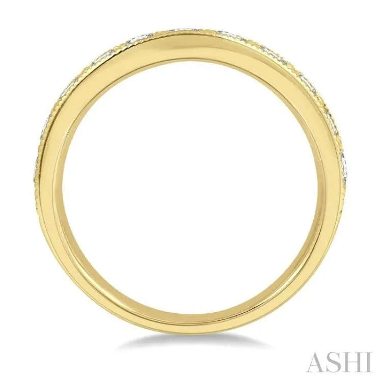 1 ctw Arched Round Cut Diamond Wedding Band in 14K Yellow Gold