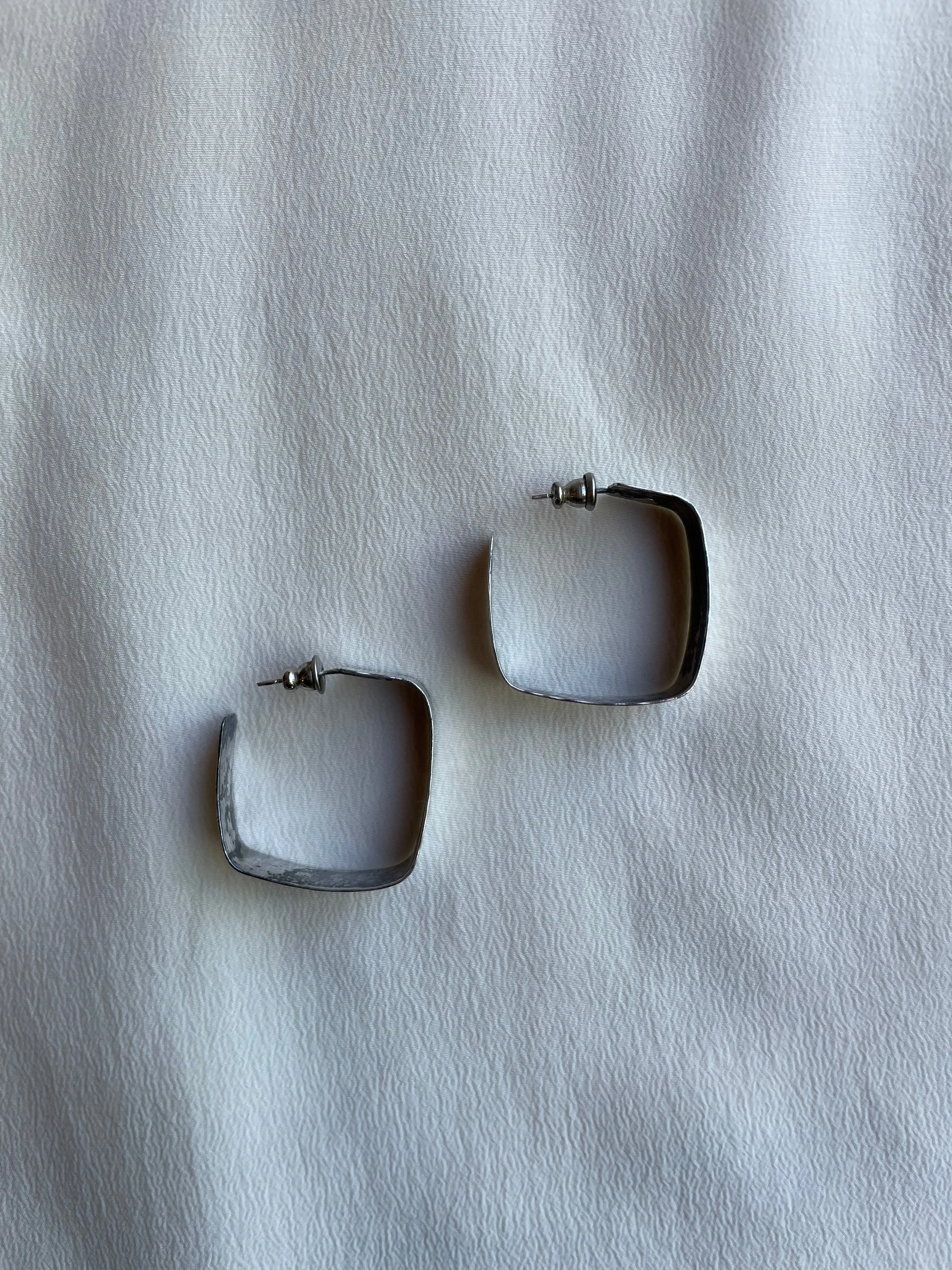 1990s Hammered Square Hoops E183