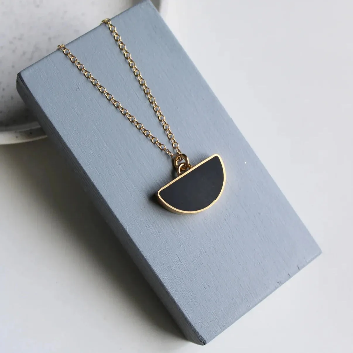 Arc Black Pendant - Gold