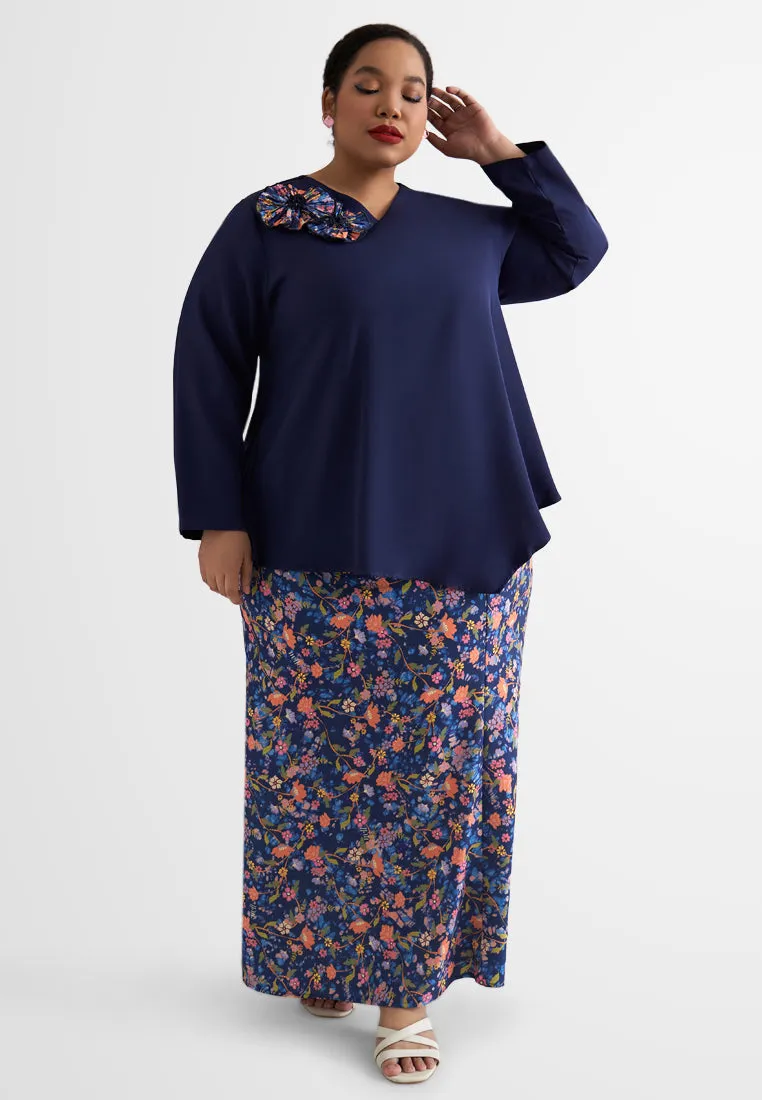 Arisya Asymmetrical Floral Brooch Kurung