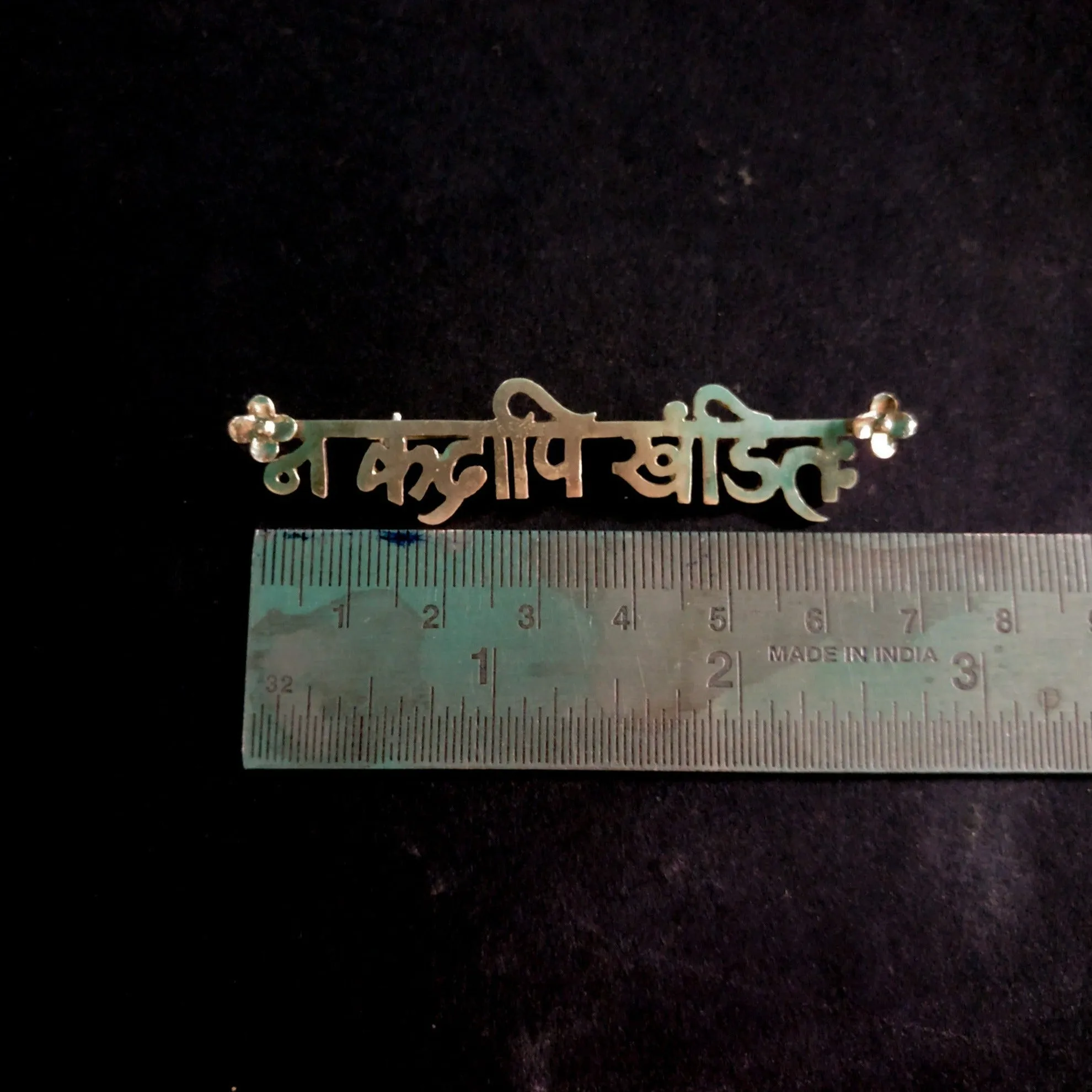 Na Kadapi Khandit Brooch