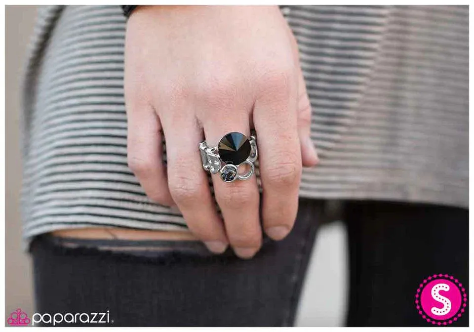 Paparazzi Ring ~ Show and Tell - Black