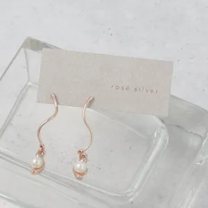 Rose Silver Wavy Bar Pearl Drop Earrings