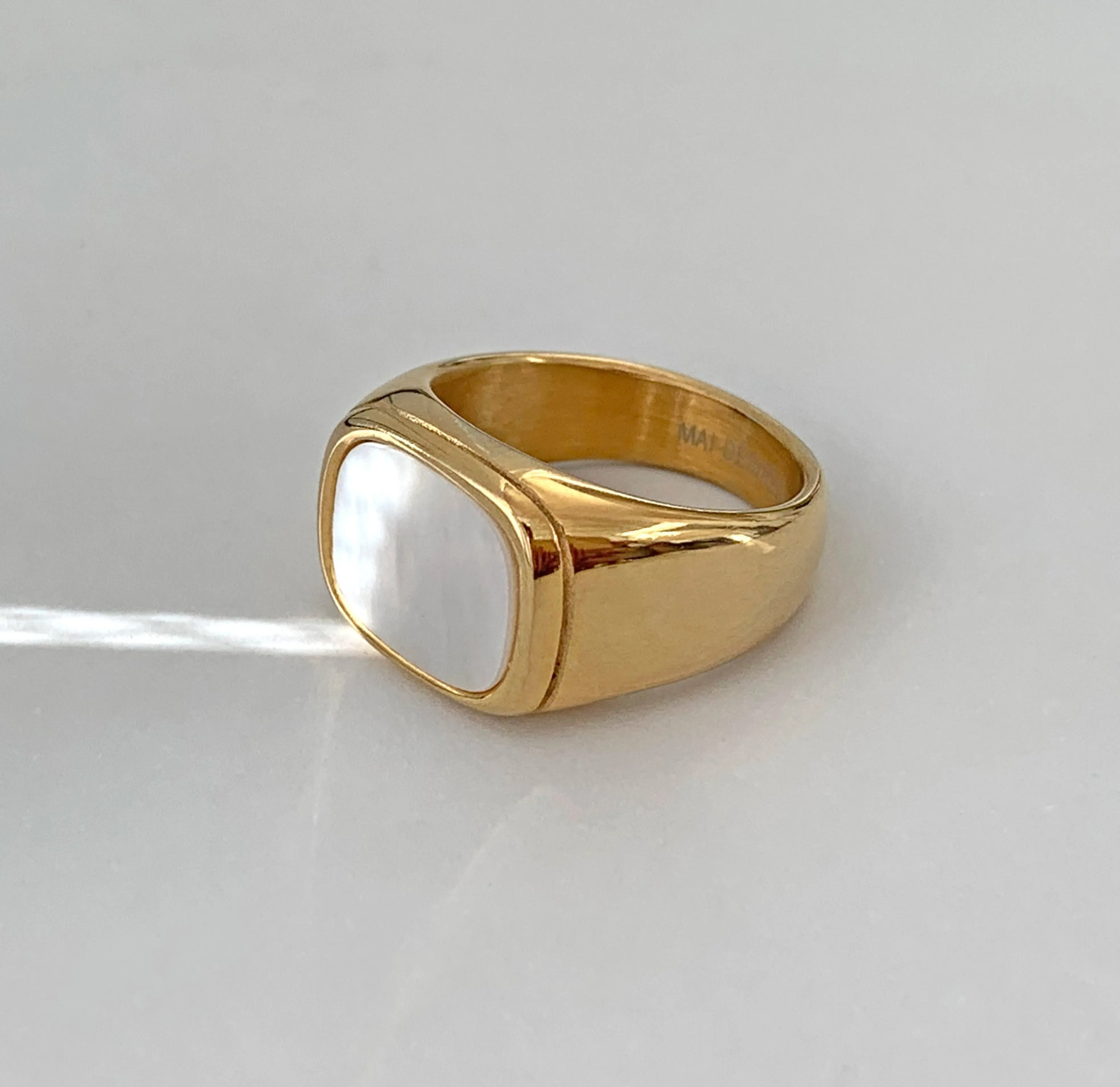 THEA GOLD PEARL SIGNET RING